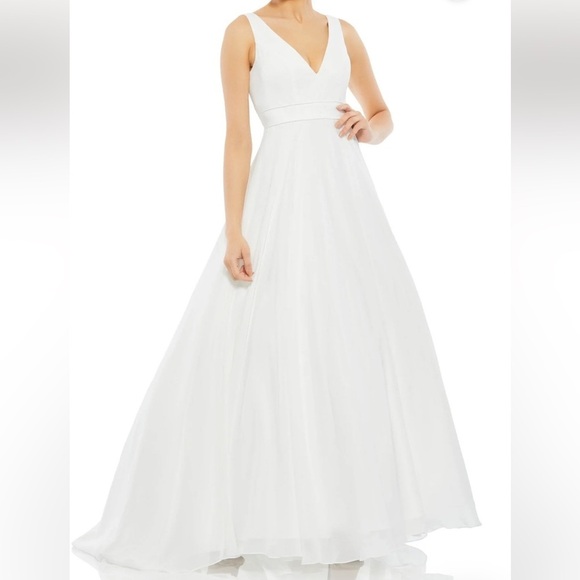 leena For Mac Duggal David’s Bridal White Tulle Chiffon V Neck Wedding Dress 12 - Picture 1 of 11